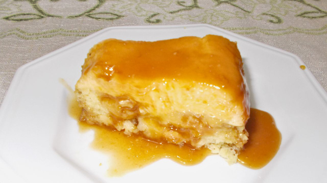 Não sei se é bolo ou se é pudim, só sei que esse doce de laranja acaba em segundos toda vez que faço!