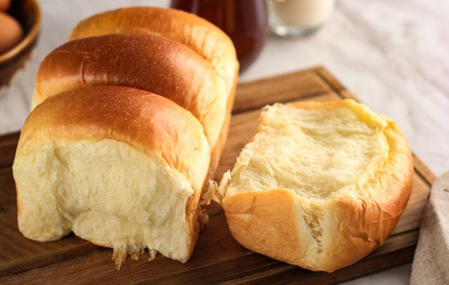 Pãozinho de algodão fácil (sem sovar!) e rápido: receita fofinha fica incrível para comer pura ou recheada