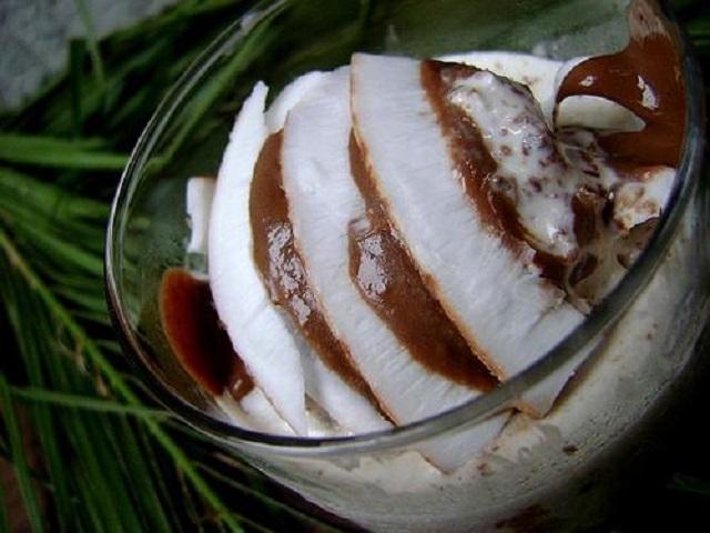 O sorvete de coco é resfrescante e simples de preparar em casa (Créditos: TudoGostoso/Maria Eduarda)