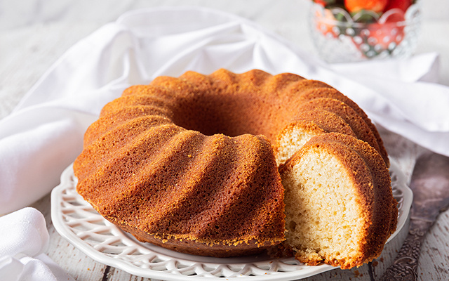 É só adicionar esse ingrediente simples à receita e o bolo de iogurte sairá do forno mais macio do que nunca!