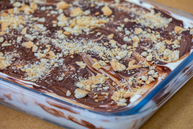 Sem forno! Torta de bolacha com creme de leite e leite condensado da minha avó é uma das maravilhas do mundo