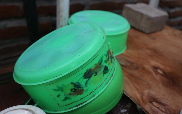 Poucos sabem, mas sou técnico em alimentos e garanto: "Usar tupperware em mau estado de conservação é perigoso. É essencial saber como identificar quando se livrar deles"