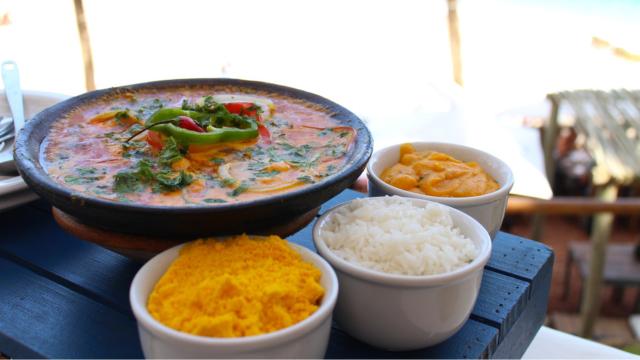 Esse restaurante tem uma das melhores moquecas de Búzios, um excelente pastel de camarão e ainda é um point para ver o pôr-do-sol na Região dos Lagos do Rio de Janeiro