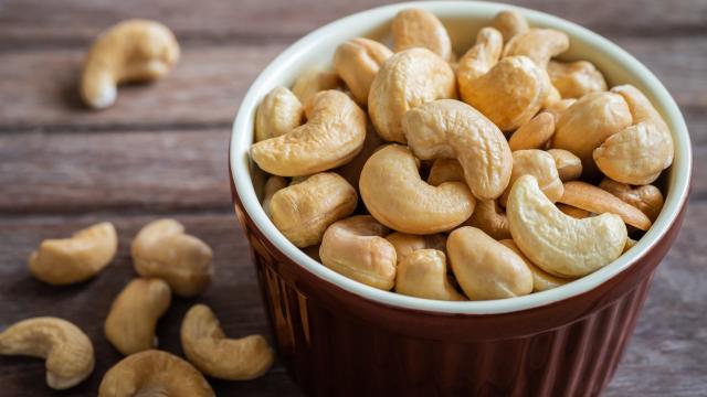 Faz bem para a dieta, cabelo, pele e ossos: tudo o que você precisa saber sobre os benefícios da castanha-de-caju