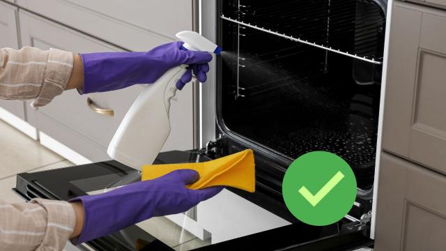 Você sabe como limpar o forno por dentro? Essa é a dica para remover toda a sujeira e gordura que fica grudada