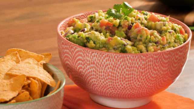 Esse simples ingrediente vai deixar seu guacamole muito mais saboroso