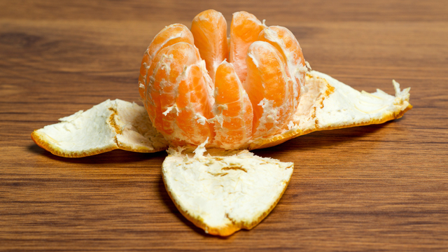 Poucas pessoas sabem, mas você deve colocar as cascas de tangerina perto de portas e janelas