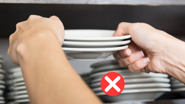 Adeus pratos com poeira no armário: dica que aprendi com uma diarista ajuda a mantê-los limpos por mais tempo