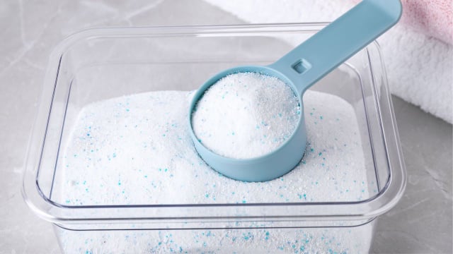 Para fazer o repelente de arroz, é possível utilizar sabão em barra ralado ou sabão em pó (Créditos: Shutterstock)