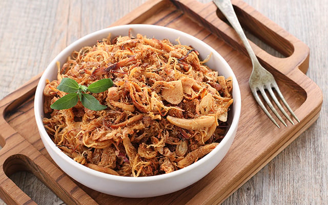 Adicione esse ingrediente no refogado do frango desfiado e você deixará todas as suas receitas mil vezes mais gostosas