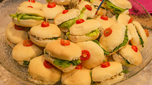 Um clássico sem farinha: passo a passo, como preparar sanduichinhos sem glúten para saborear no lanche