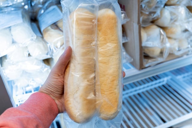 Achei que era bobagem da internet, mas uma nutricionista confirmou: congelar pão faz muito bem para a saúde!