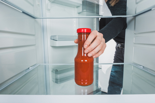 Marca de alimentos queridinha resolve antigo debate sobre onde armazenar o molho de tomate: na geladeira ou na despensa?