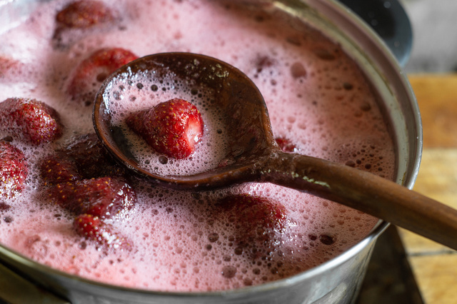 Por que é importante retirar a espuma ao fazer geleia?