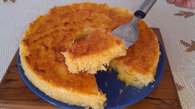 Fiz um bolo de mandioca sem farinha e sem leite e ficou uma delícia: receita fácil e desmancha na boca