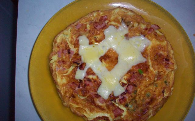 Uma omelete rápida é uma refeição perfeita para o seu jantar (Créditos: Luana Araujo/TudoGostoso)