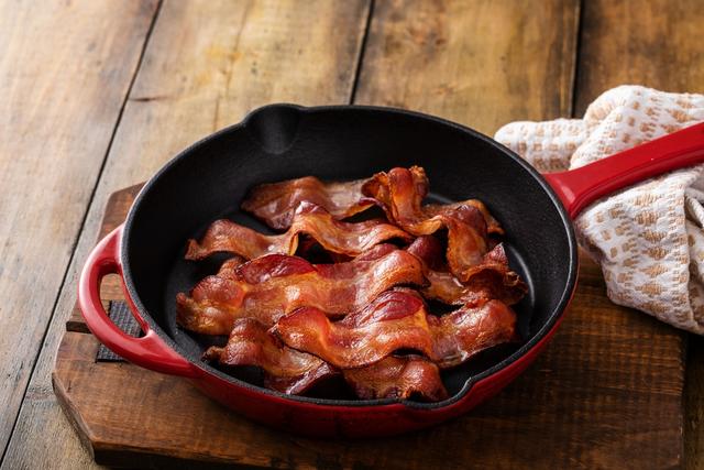 Você sabe o que é exatamente o bacon e como comprar para fazer em casa?