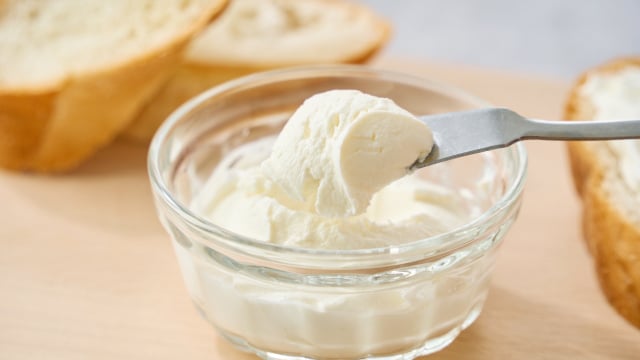 Você não sentirá a diferença: queijo cremoso caseiro econômico com excelente custo-benefício