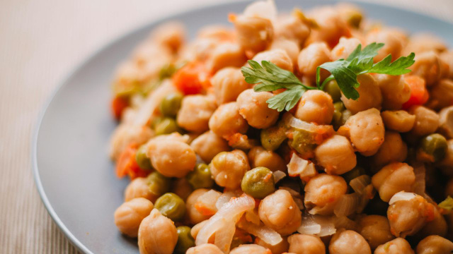7 receitas com grão-de-bico deliciosas, práticas e nutritivas para incluir no cardápio da semana toda