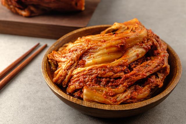 O que tem no kimchi? Prato típico coreano é um acompanhamento de sabor marcante que vai surpreender seus convidados, veja como fazer!