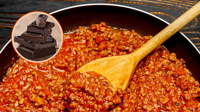 Chocolate no molho à bolonhesa parece estranho, mas é o toque secreto de muitas nonnas italianas e hoje você vai entender por quê