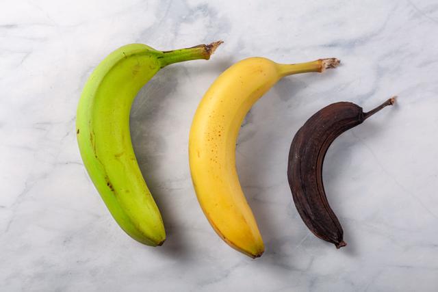 Esse truque para amadurecer a banana na air fryer é ótimo para quem precisa fazer uma receita na hora! (Créditos: Shutterstock)