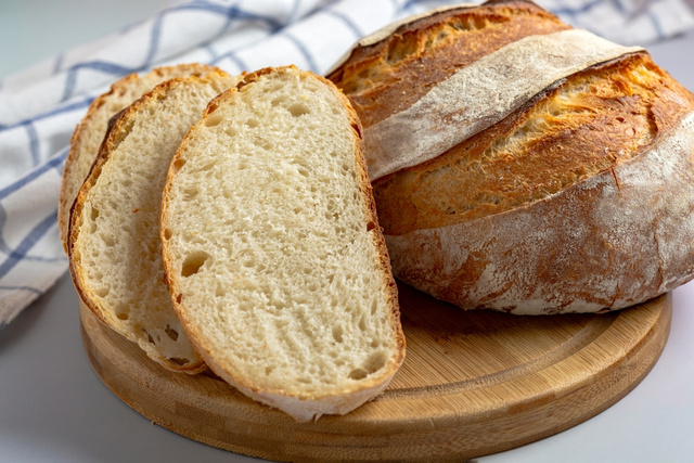 Se o seu sonho é acordar com pão quentinho, essa panificadora faz isso por você — e está pela metade do preço