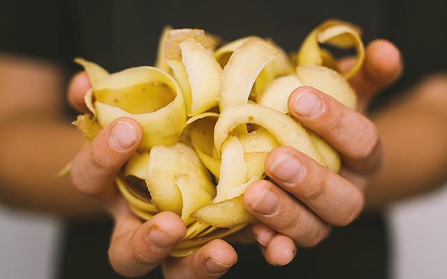 O truque com cascas de batata que deixa seu fogão brilhando sem esforço (nunca mais usei produtos químicos!)