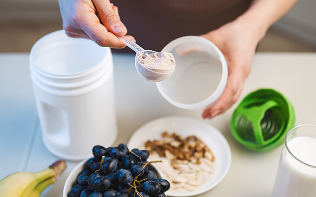 Nutricionista revela a verdade sobre trocar whey protein por leite em pó na dieta rica em proteínas