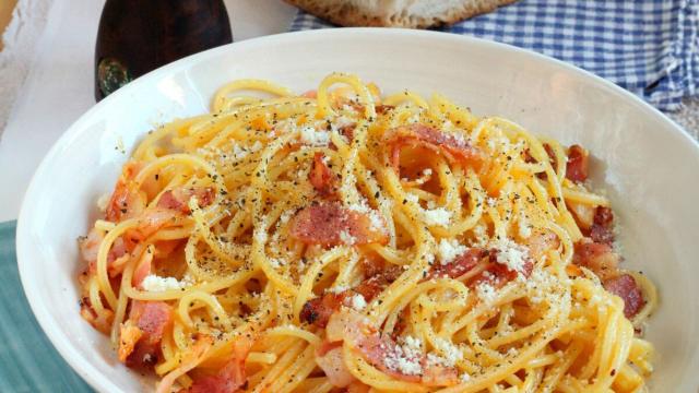 Molho carbonara original: como fazer a receita italiana tradicional (sem creme de leite!)