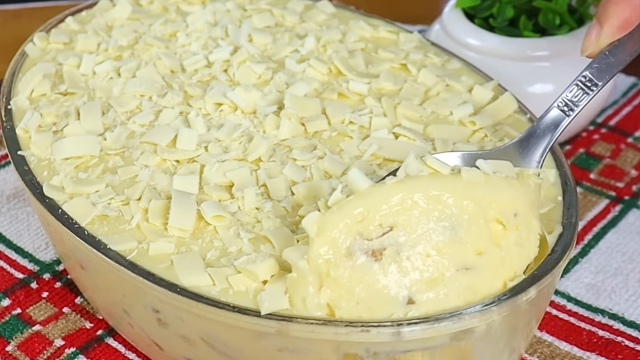 Sobremesa gelada de abacaxi para o Natal ou Ano-Novo: siga esse passo da receita para o doce ficar muito cremoso