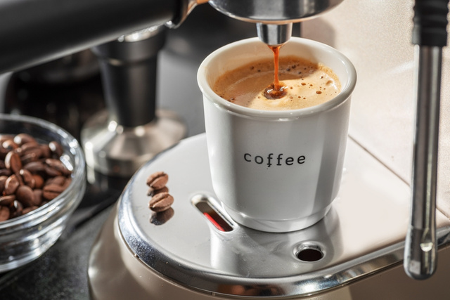 José Abellán, cardiologista: “O café, apesar de ser uma substância sem calorias e sem produtos químicos, surpreende a ciência: 450 mg de cafeína por dia melhoram a saúde cardiovascular.”