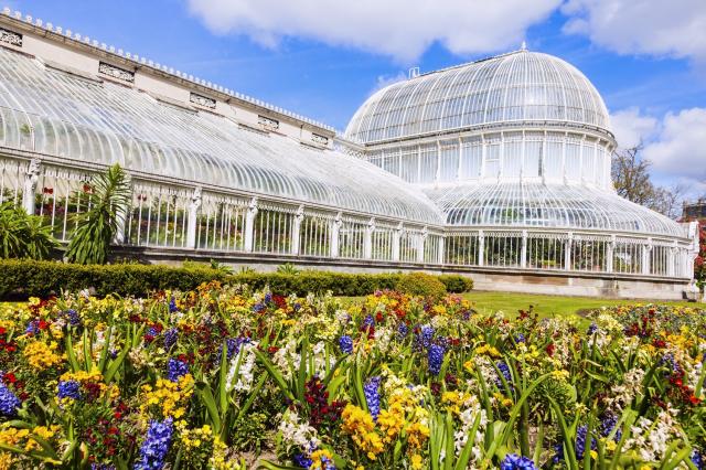 O Jardim Botânico de Curitiba fica ainda mais bonito durante a estação das flores (Créditos: Shutterstock)