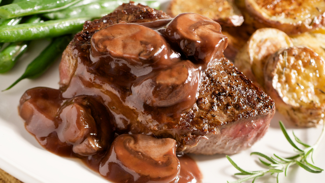 Esse molho deixa tudo ainda melhor! (Créditos: Canva)