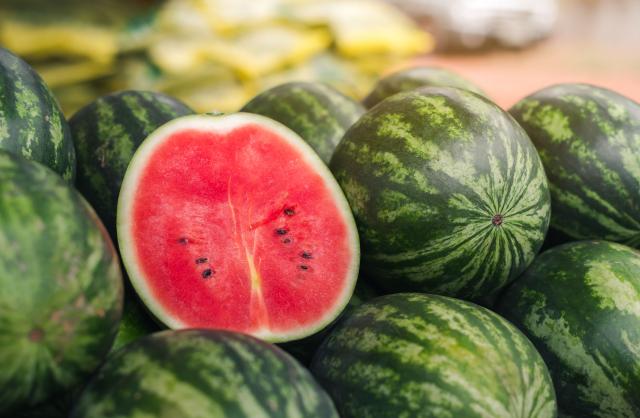 Descubra se a melancia foi colhida antes da hora ao comprar a fruta