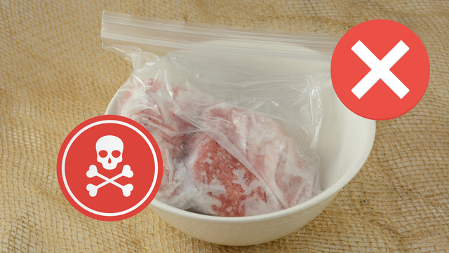 'É perigoso': Nunca descongele alimentos fora da geladeira