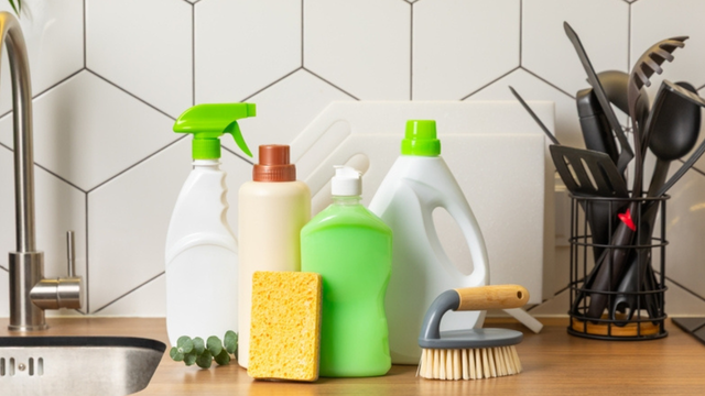 Perigo na faxina! 4 misturas de limpeza caseira que podem colocar a sua vida em risco