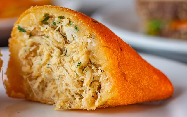 Frango cremoso para rechear coxinha: receita da vovó com requeijão é simples e sempre dá certo