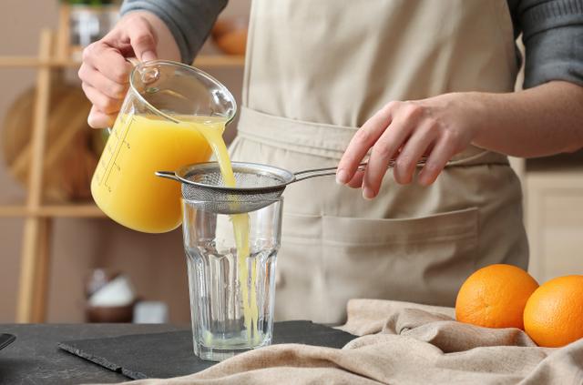 Coar suco é crime nutricional ou tá liberado? Vamos encerrar a polêmica com os benefícios da bebida