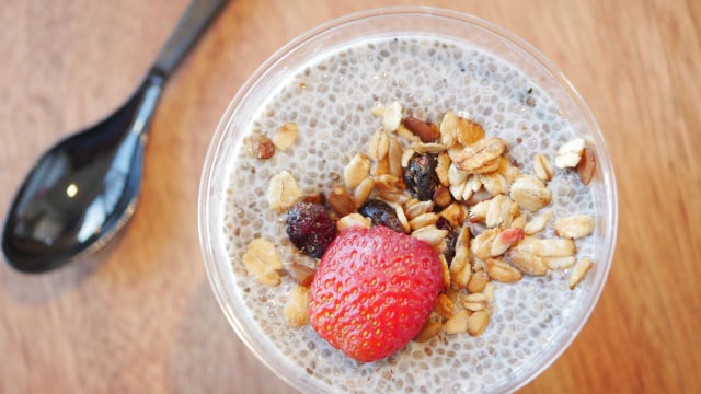 Faça o pudim de chia no dia anterior para deixar seu café da manhã mais saudável (Créditos: Shutterstock)