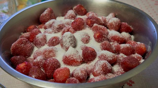 Geleia: é realmente necessário 1 kg de açúcar para 1 kg de fruta, como nossas avós faziam? Um especialista responde
