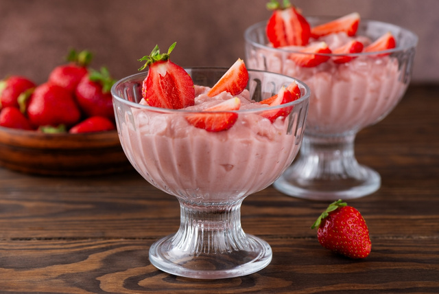 Nem bolo, nem brigadeiro: a sobremesa preferida de Gisele Bündchen leva morango, chocolate e coco (e é só bater no liquidificador!)