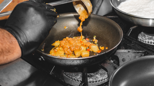 O que é uma panela sauté e por quê você precisa ter uma dessa na sua cozinha?