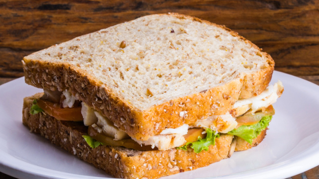 Por quantos dias o sanduíche natural dura dentro e fora da geladeira? Veja os cuidados para conservar e transportar o lanche