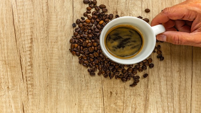 O ritual da pausa para o café muda de país para país, mas o carinho pela bebida é quase universal. (Foto: Shutterstock)