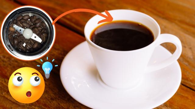 Truque GENIAL para moer café na hora e beber fresquinho em casa: você só precisa de papel filme e de um mixer