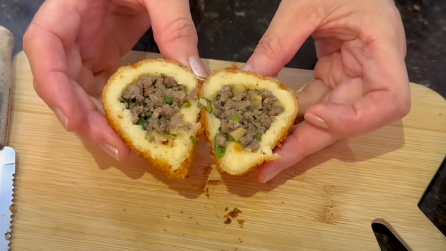 Coxinha com massa de mandioca: receita fácil da minha tia fica muito crocante por fora e suculenta por dentro