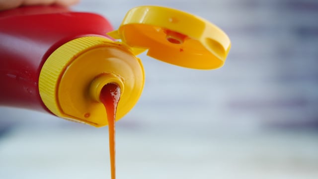 Tem algum problema em deixar o ketchup e o molho de pimenta fora da geladeira depois de aberto? Esse é um erro comum que muitas famílias cometem ao armazená-los
