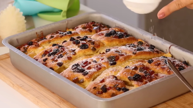 Bolo panetone na forma: essa versão é muito mais fácil de fazer, nem precisa desenformar e já sai recheado