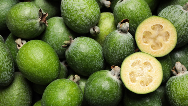 A fruta lembra goiaba, abacaxi e banana. (Créditos: Canva)